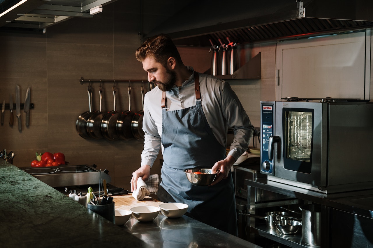 Must-Have Commercial Kitchen Equipment: A Guide for Restaurant Owners